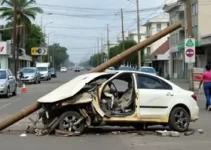carro derruba postes em João Pessoa