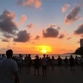 Turistas e moradores de João Pessoa