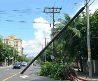 poste cai Avenida Sanhauá